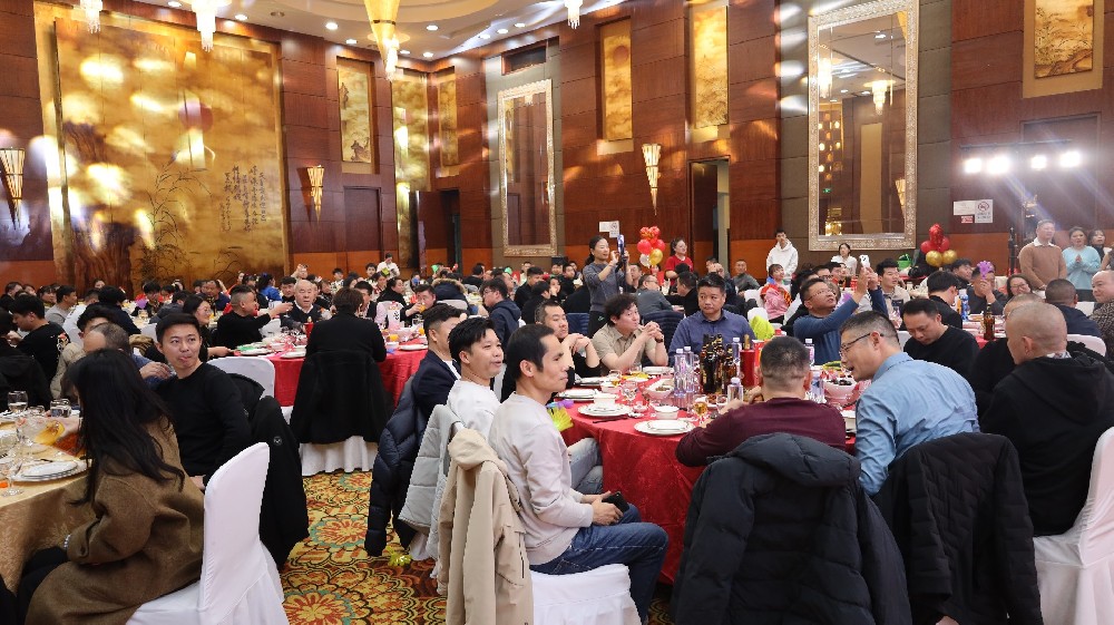 ULS “感恩有你 同行致远”2024年终尾牙暨评优评先颁奖晚会圆满结束