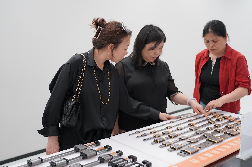 Deepen communication and promote development together | The Rolling Function Branch of China Machine Tool and Tool Industry Association visited ULS Xinxin Line for inspection and exchange